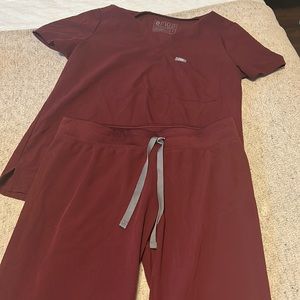 Figs maroon scrub set